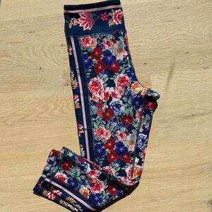 🐝 Johnny Was Bee Active Capri Leggings